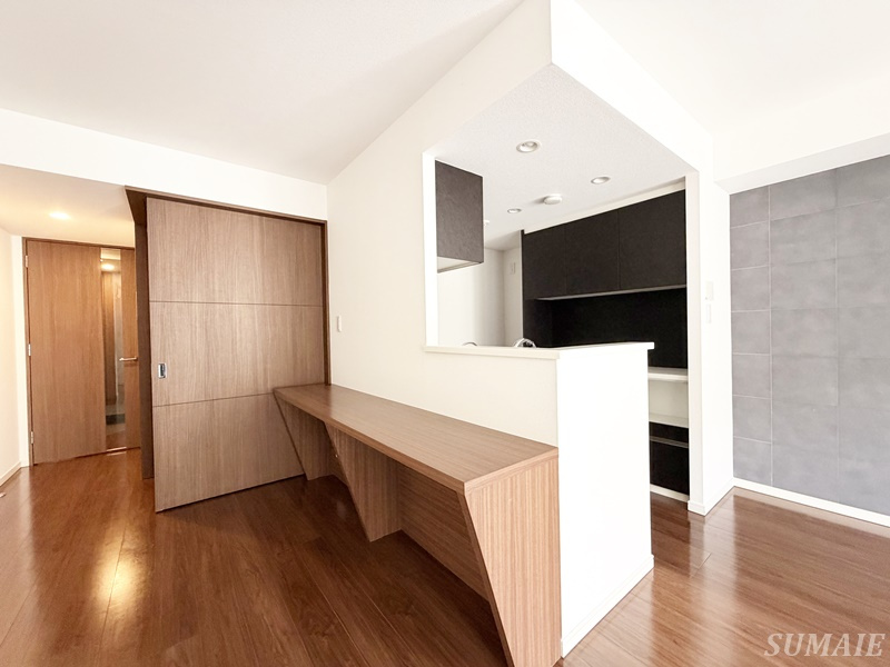 Theパームス西ヶ原の内装|備え付けデスク☆