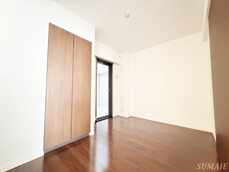 Theパームス西ヶ原の洋室|リビング横の洋室です☆