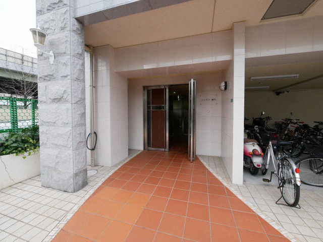 シェモア桜川のエントランス