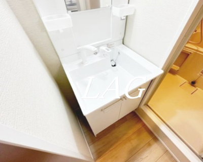 【洗面所】 | リヴェール三咲 | 洗面台です。