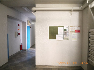 【その他共用部分】 | 清潔感と歓迎感があるエントランスホールとなります。