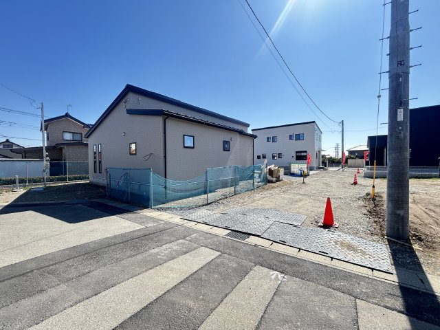 新築　前橋市元総社町4区画　2号棟の前面道路含む現地写真|現地写真　東側接道幅員約4ｍ