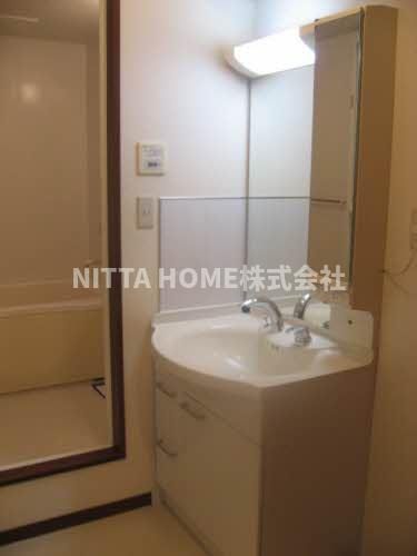 メゾン・ド・エムズの洗面所|シャワー付き洗面台を完備！