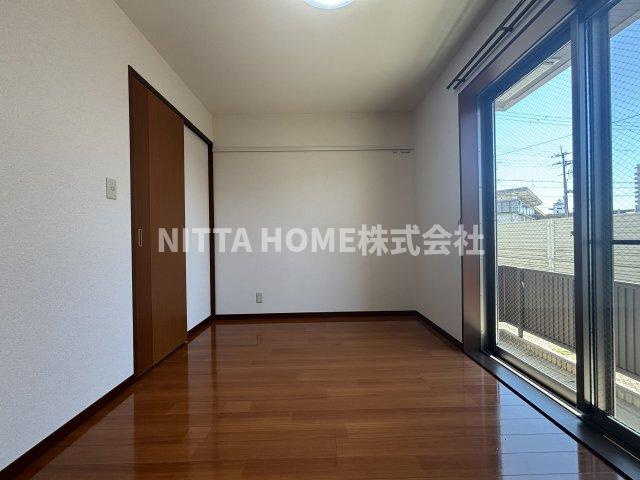 メゾン・ド・エムズの内装|洋室は６．３帖５．３帖４．１帖の３部屋です◎