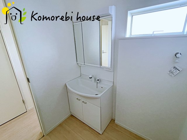 上尾市上尾下　第2　Ⅱ期　新築一戸建て　クレイドルガーデン　05の独立洗面台|独立洗面台あり、毎朝おしゃれに忙しい女性の方におすすめです