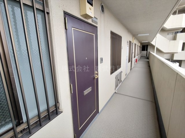 【構造・工法・仕様】 | キャッスル川越南大塚 | 落ち着いた玄関です