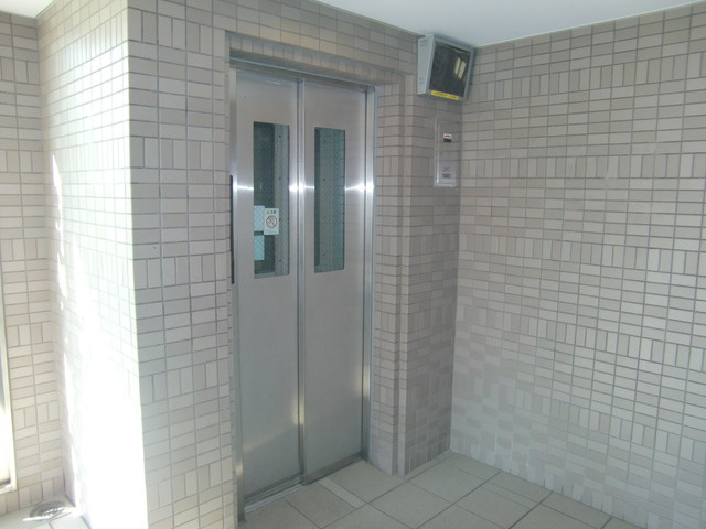 フロレセール南六甲のエントランス|エレベーター