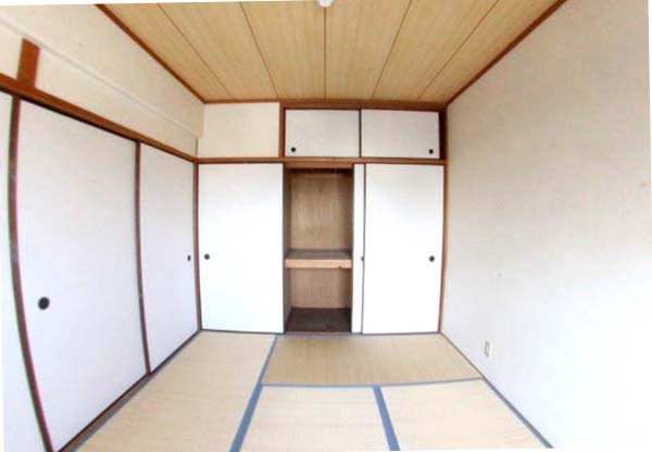 共立マンション小松里の収納|こまごまとしたものを収納できそうですね