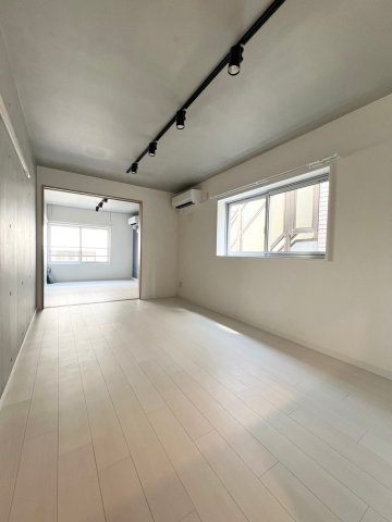 新宿WEST PLACEの居間・リビング|コンクリート打ちっぱなし