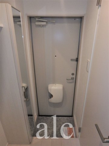 YRoom Ⅱ（ワイルームツー）の玄関|収納スペースです　同建物内別部屋　敷金0