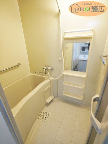 【浴室】 | 東加古川ファミリーマンション | オーナーチェンジ物件。平成29年より賃貸中。月々44,600円(管理費込）。表面利回り約20%。
