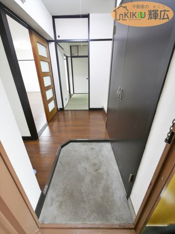 【玄関】 | 東加古川ファミリーマンション | オーナーチェンジ物件。平成29年より賃貸中。月々44,600円(管理費込）。表面利回り約20%。
