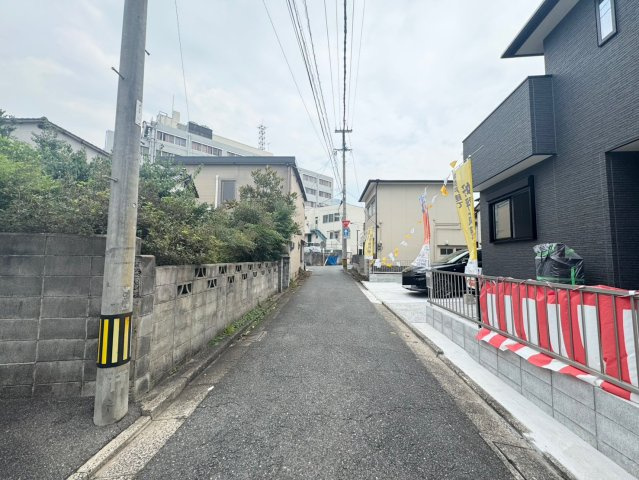 SUN COURTーサンコート－小倉北区神岳2丁目【小倉北区　新築戸建て】の前面道路含む現地写真| 現地撮影　2026,7,17　SUN COURTーサンコート－小倉北区神岳2丁目【小倉北区　新築戸建て】