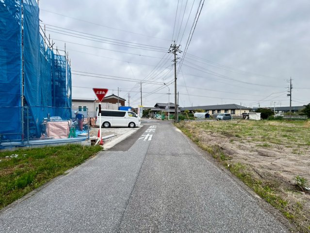 リーブルガーデン　一宮市祐久第2　全1区画分譲の前面道路含む現地写真|「現地（2026年3月12日）撮影」　
■前面道路　
■ヤマダ不動産　株式会社リライフ