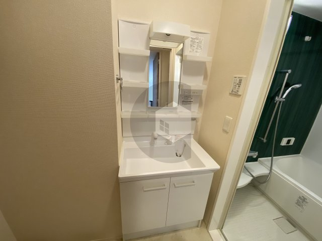 ポルト・デュ・ボヌールの独立洗面台