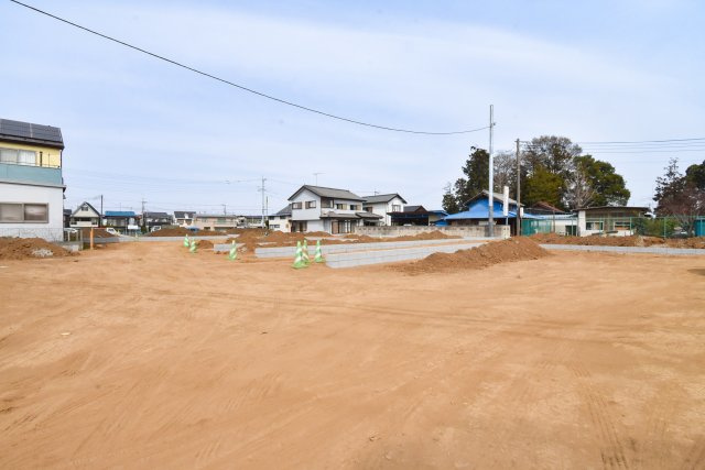 コンフォートプレイスふじみ野市駒林　全7区画　今回販売1区画の前面道路含む現地写真|商業施設、生活施設、小学校や保育施設も近くに揃った暮らしやすい立地です。
