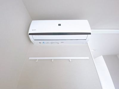 【設備】 | Skip-Step | エアコン　 ※同建物ほかのお部屋の写真です。