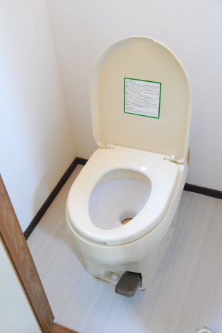 池田戸建てのトイレ