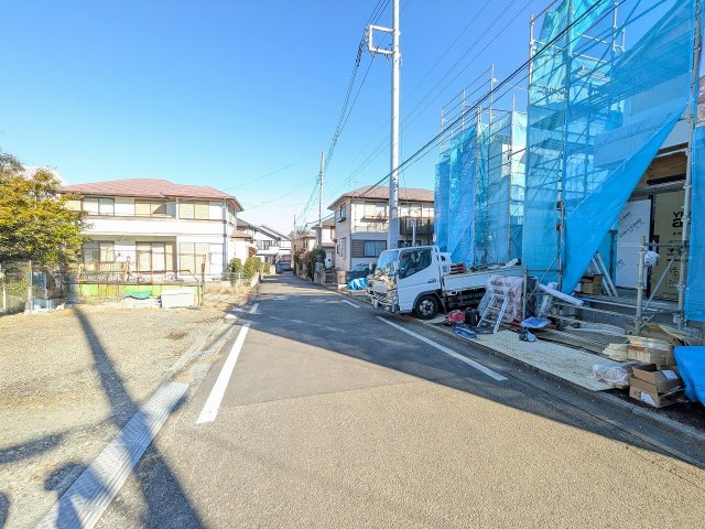 八王子市　石川町　新築一戸建て　８期の前面道路含む現地写真|～西側5ｍ道路に面しています～