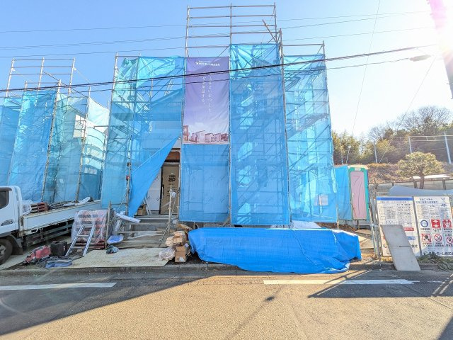 八王子市　石川町　新築一戸建て　８期の駐車場|～L字型に2台駐車可能カースペース付き～