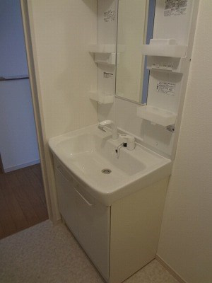 クアルティエーレ四ツ谷の独立洗面台