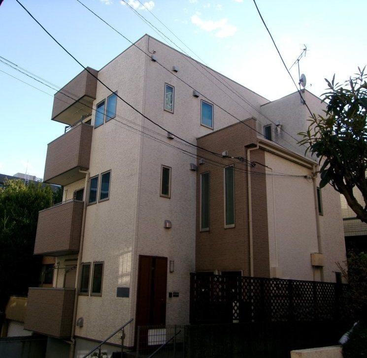 クアルティエーレ四ツ谷の外観