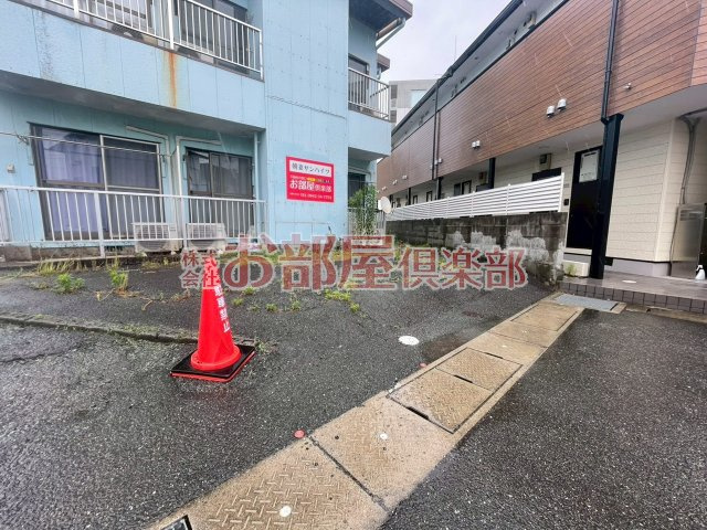朝妻サンハイツの駐車場|カースペースがあります