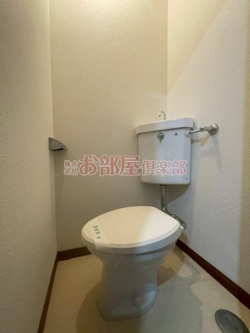 朝妻サンハイツのトイレ|落ち着いた色調のトイレです