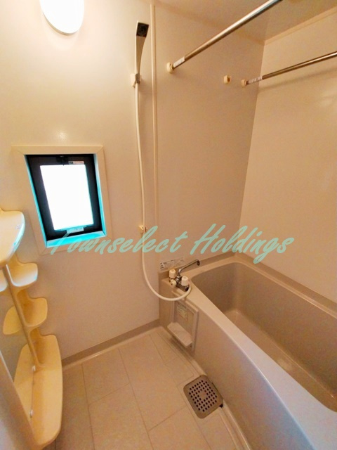 鎌倉市扇ガ谷１丁目のアパートの浴室|換気もできる嬉しい窓付きの浴室♪