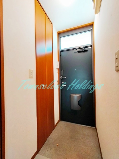 鎌倉市扇ガ谷１丁目のアパートの玄関|嬉しいシューズウォークインのある玄関♪