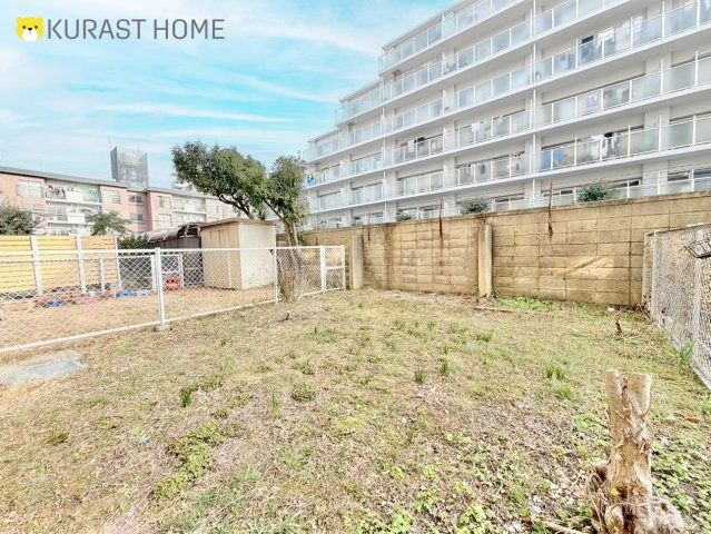 ネオコーポ太秦　1階の庭