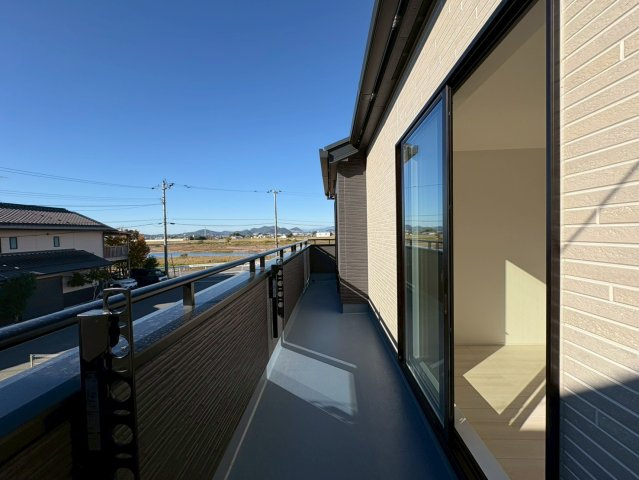 グラファーレ野市町西野5期1棟1　新築戸建住宅のバルコニー|南向きのワイドバルコニーで洗濯物もたくさん干せます☆