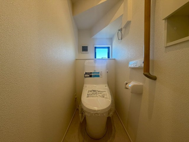 グラファーレ野市町西野5期1棟1　新築戸建住宅のトイレ|トイレに手すりや壁面収納があると嬉しいですね。
