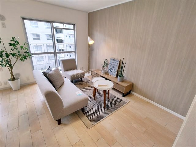 【居間・リビング】 | 志木ニュータウン南の森弐番街4号棟 | ゆったりとしたリビングです