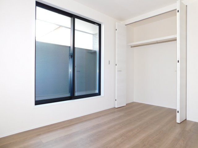 名古屋市西区大野木４丁目の新築一戸建の洋室|◇２階洋室◇　　２面採光で明るい洋室６．０帖　全居室収納完備♪　インナーバルコニー付き　