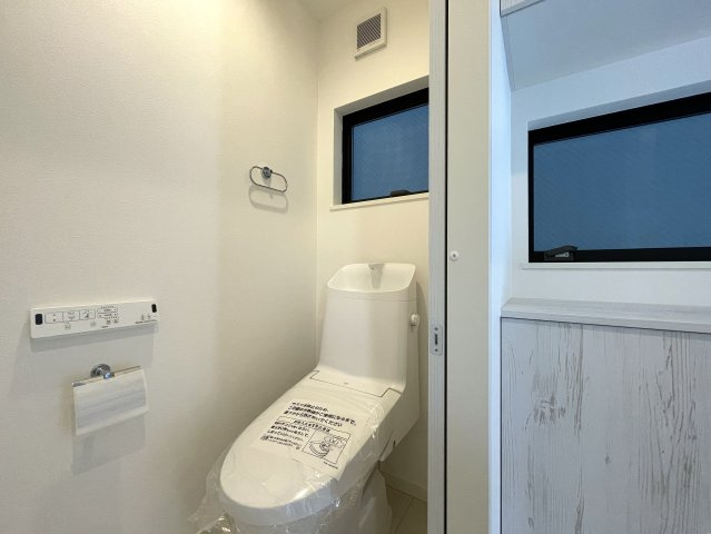 駅前の賑やかさは、住む家の近くにはいらない！それが戸建の魅力！だから、良い『鎌倉市大船４丁目』新築戸建のトイレ|コンパクトで使いやすいトイレです