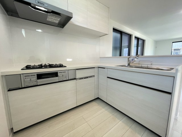 駅前の賑やかさは、住む家の近くにはいらない！それが戸建の魅力！だから、良い『鎌倉市大船４丁目』新築戸建のキッチン|使いやすいキッチンです