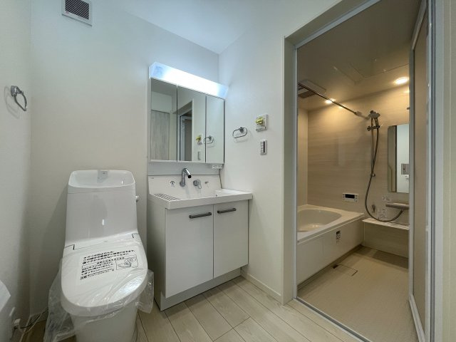 駅前の賑やかさは、住む家の近くにはいらない！それが戸建の魅力！だから、良い『鎌倉市大船４丁目』新築戸建の脱衣所