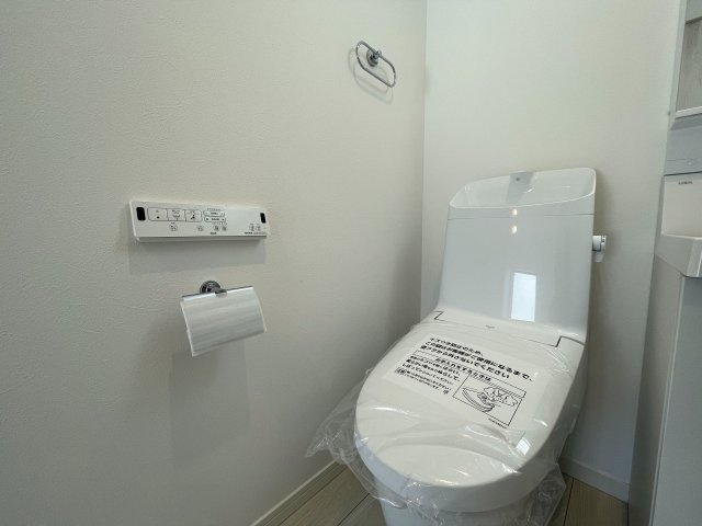 駅前の賑やかさは、住む家の近くにはいらない！それが戸建の魅力！だから、良い『鎌倉市大船４丁目』新築戸建のトイレ|トイレです