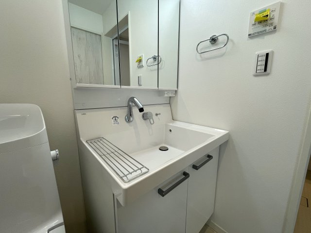 駅前の賑やかさは、住む家の近くにはいらない！それが戸建の魅力！だから、良い『鎌倉市大船４丁目』新築戸建の独立洗面台|独立洗面台あり、毎朝おしゃれに忙しい女性の方におすすめです