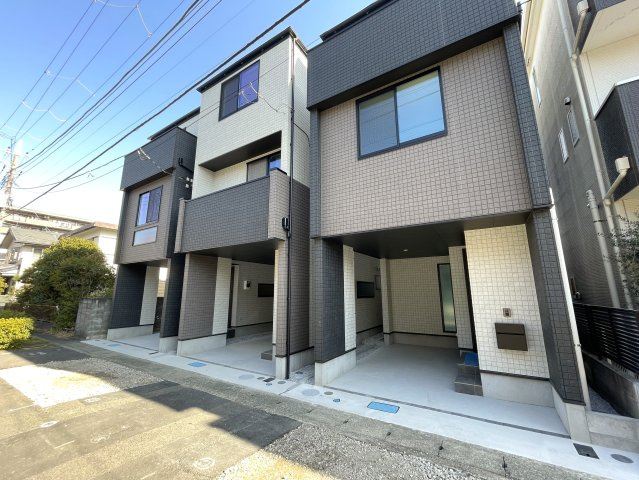 駅前の賑やかさは、住む家の近くにはいらない！それが戸建の魅力！だから、良い『鎌倉市大船４丁目』新築戸建の前面道路含む現地写真|前面道路含む現地写真です