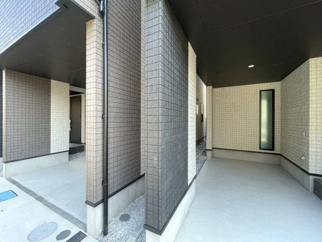 駅前の賑やかさは、住む家の近くにはいらない！それが戸建の魅力！だから、良い『鎌倉市大船４丁目』新築戸建の駐車場|車をお持ちの方に嬉しい駐車場付きの物件です