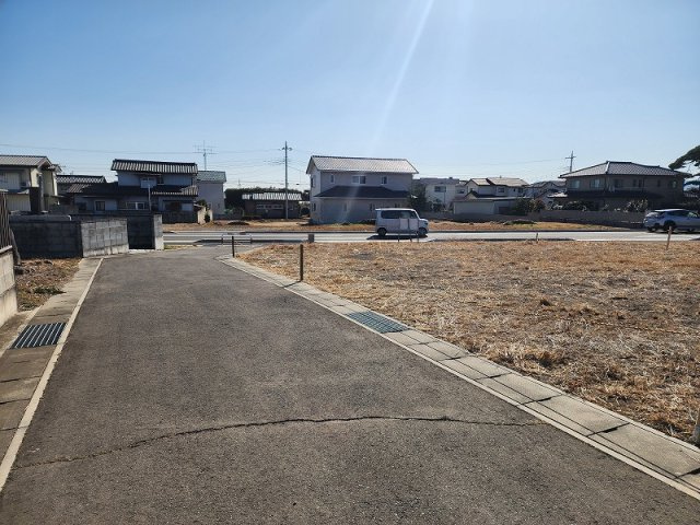 高崎市棟高町　売地の前面道路含む現地写真