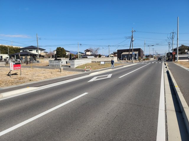 高崎市棟高町　売地の前面道路含む現地写真