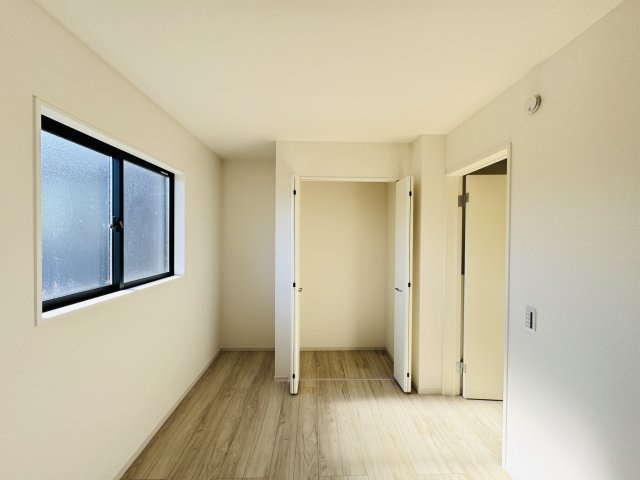 流山市三輪野山１丁目新築戸建（三輪野山８期）の収納|6.1帖洋室収納