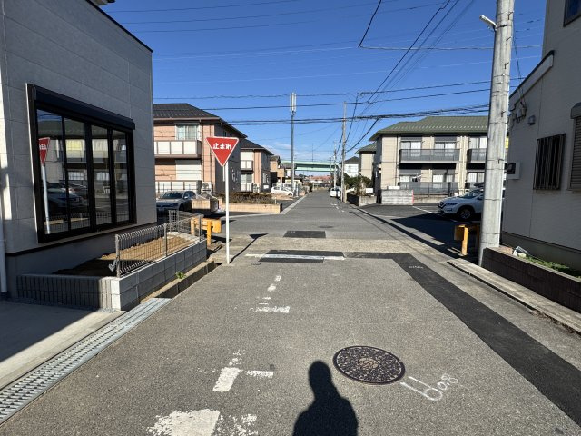 流山市三輪野山１丁目新築戸建（三輪野山８期）の前面道路含む現地写真|東側前面道路・幅員約5.9ｍ