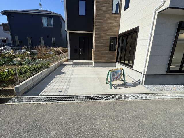 流山市三輪野山１丁目新築戸建（三輪野山８期）の駐車場|2号棟駐車スペース・並列2台駐車可