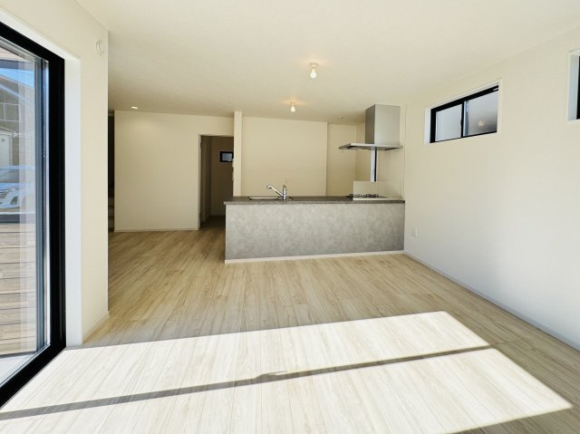 流山市三輪野山１丁目新築戸建（三輪野山８期）の居間・リビング|17.5帖リビングダイニングキッチン