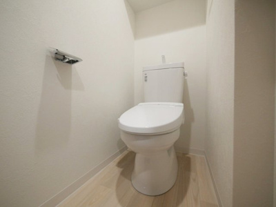 【トイレ】 | アドバンス大阪クラージュ | 落ち着いた色調のトイレです