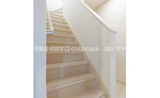 南アルプス市鮎沢の新築一戸建のその他|施工例：階段